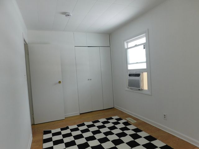 33 Hawthorne Lane, Streamwood, IL 60107