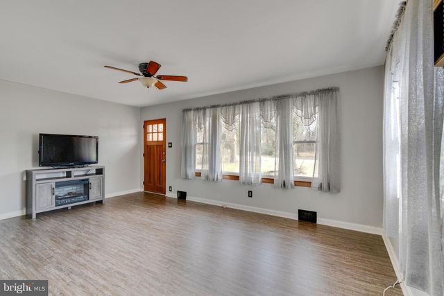 88 HUSTED STATION RD, Elmer, NJ 08318