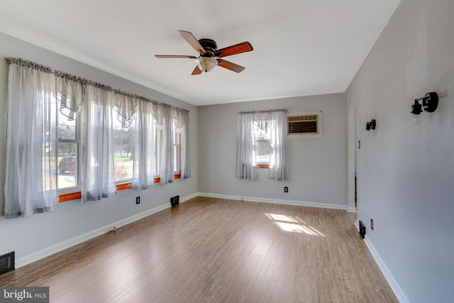 88 HUSTED STATION RD, Elmer, NJ 08318