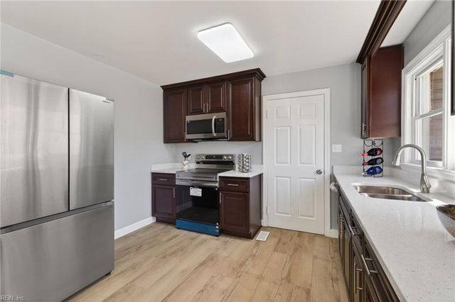 19 Saint Albans DR, Hampton, VA 23669
