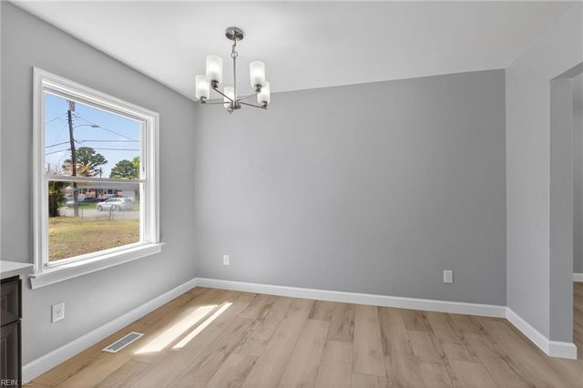 19 Saint Albans DR, Hampton, VA 23669