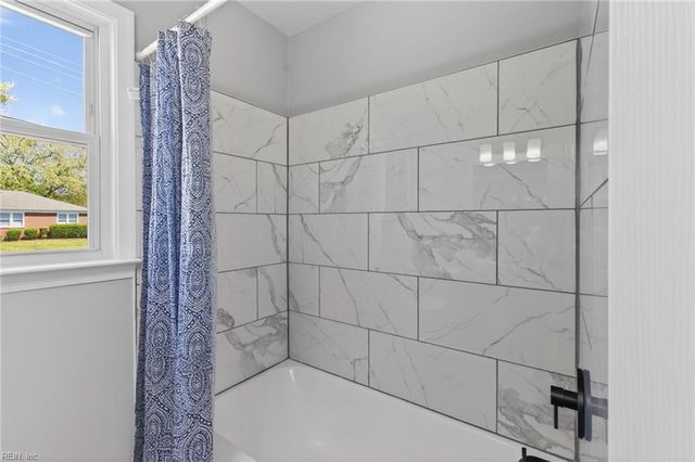 19 Saint Albans DR, Hampton, VA 23669