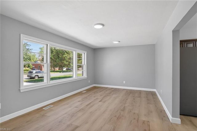 19 Saint Albans DR, Hampton, VA 23669