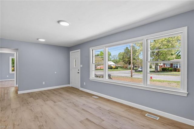 19 Saint Albans DR, Hampton, VA 23669