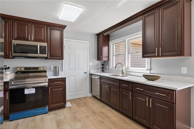 19 Saint Albans DR, Hampton, VA 23669