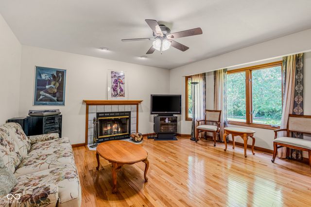 6064 Acorn Drive, Columbus, IN 47201