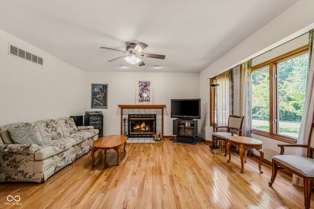 6064 Acorn Drive, Columbus, IN 47201