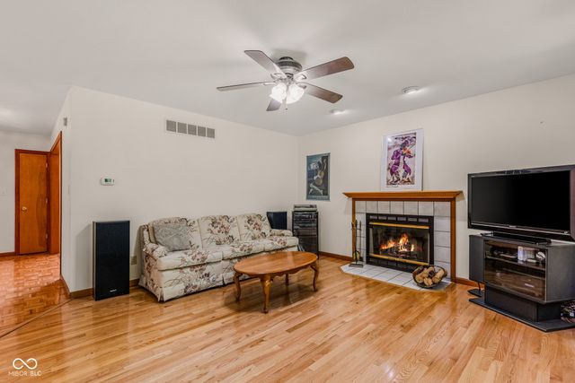 6064 Acorn Drive, Columbus, IN 47201