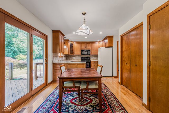 6064 Acorn Drive, Columbus, IN 47201