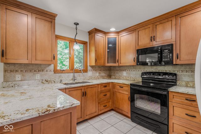 6064 Acorn Drive, Columbus, IN 47201