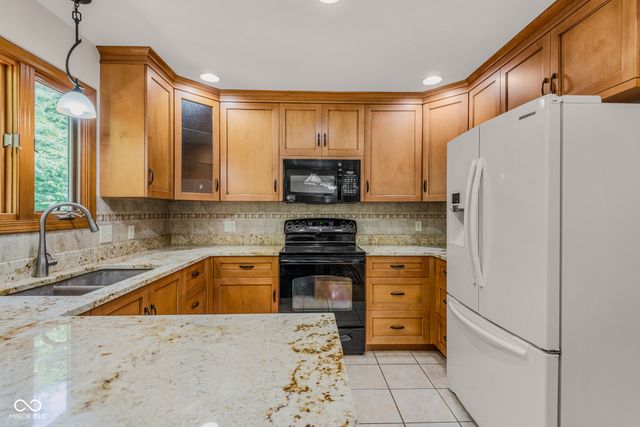 6064 Acorn Drive, Columbus, IN 47201
