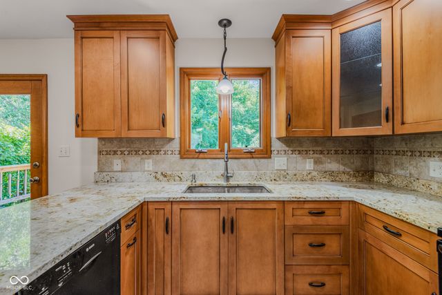 6064 Acorn Drive, Columbus, IN 47201
