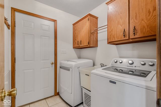 6064 Acorn Drive, Columbus, IN 47201