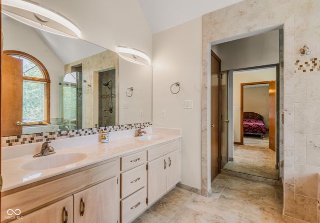 6064 Acorn Drive, Columbus, IN 47201