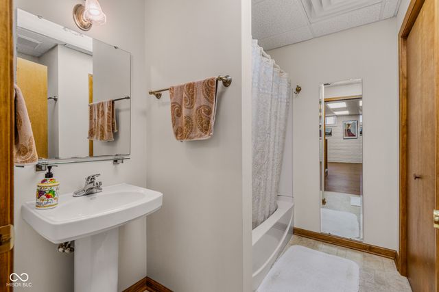 6064 Acorn Drive, Columbus, IN 47201