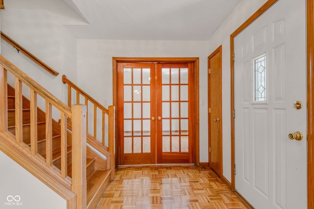 6064 Acorn Drive, Columbus, IN 47201