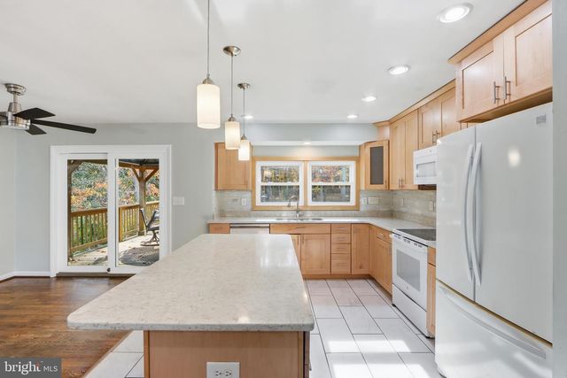 1215 HOLMEWOOD DR, Pasadena, MD 21122