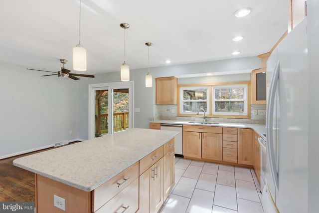 1215 HOLMEWOOD DR, Pasadena, MD 21122