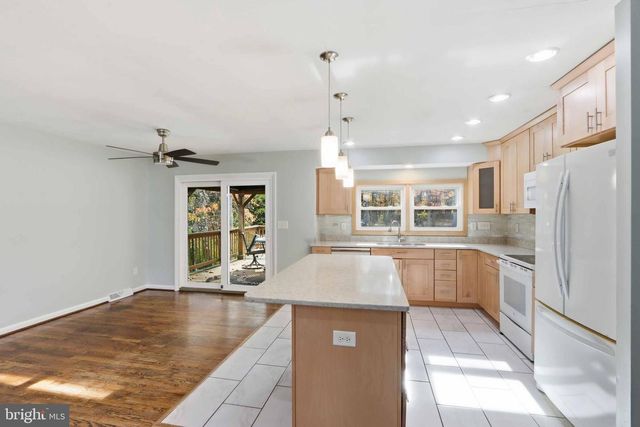 1215 HOLMEWOOD DR, Pasadena, MD 21122