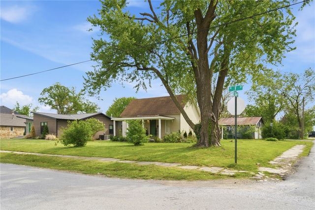 119 SE F Street, Bentonville, AR 72712