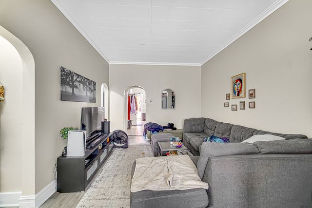 4824 W Byron Street, Chicago, IL 60641