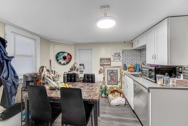4824 W Byron Street, Chicago, IL 60641