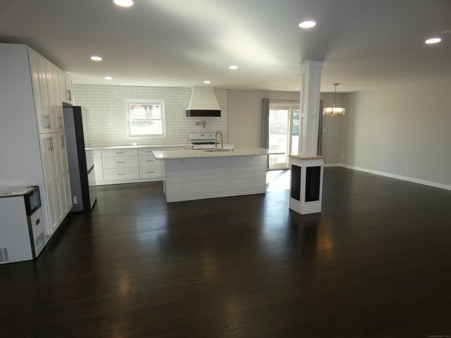 6 Greenfield Drive, Ansonia, CT 06401