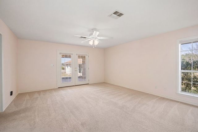 111 N Cloud Dr, Kerrville, TX 78028