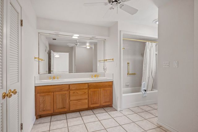 111 N Cloud Dr, Kerrville, TX 78028