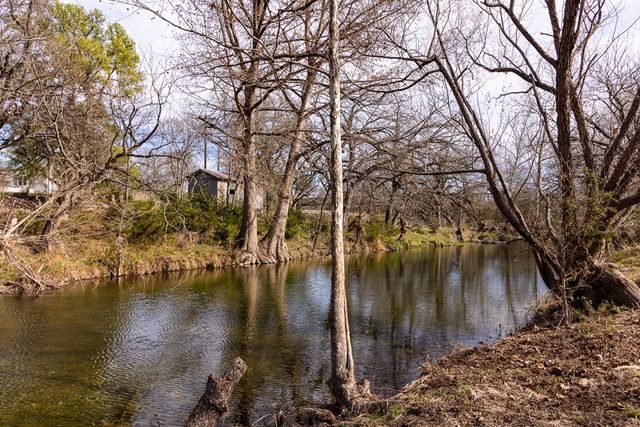 111 N Cloud Dr, Kerrville, TX 78028