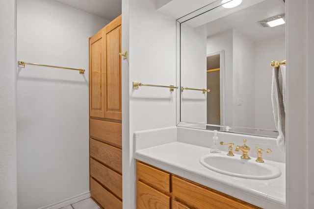 111 N Cloud Dr, Kerrville, TX 78028