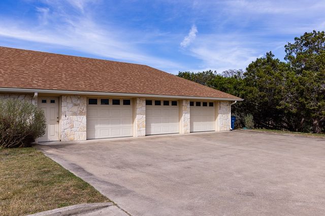 111 N Cloud Dr, Kerrville, TX 78028