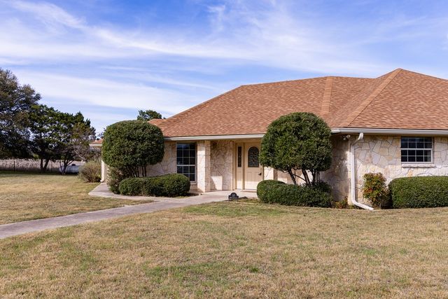 111 N Cloud Dr, Kerrville, TX 78028