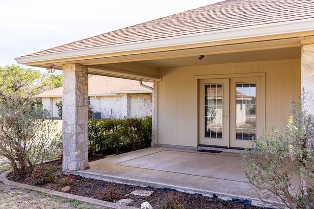 111 N Cloud Dr, Kerrville, TX 78028