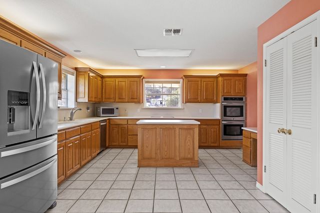 111 N Cloud Dr, Kerrville, TX 78028