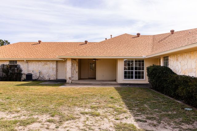 111 N Cloud Dr, Kerrville, TX 78028