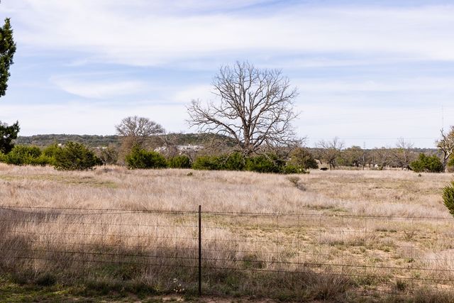 111 N Cloud Dr, Kerrville, TX 78028