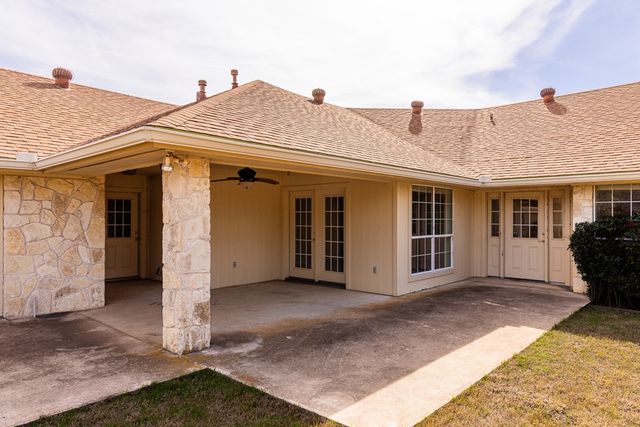 111 N Cloud Dr, Kerrville, TX 78028