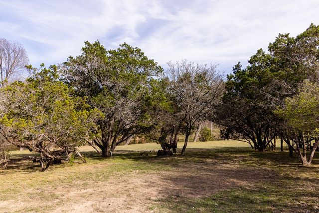111 N Cloud Dr, Kerrville, TX 78028