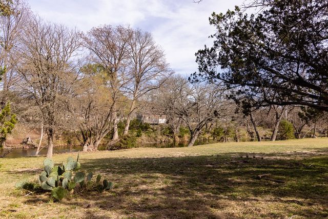111 N Cloud Dr, Kerrville, TX 78028