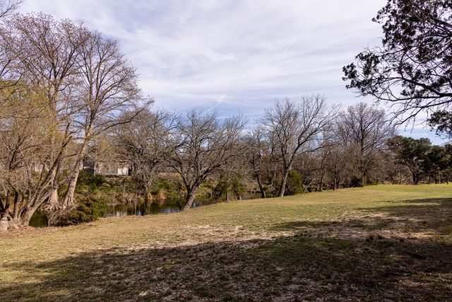 111 N Cloud Dr, Kerrville, TX 78028