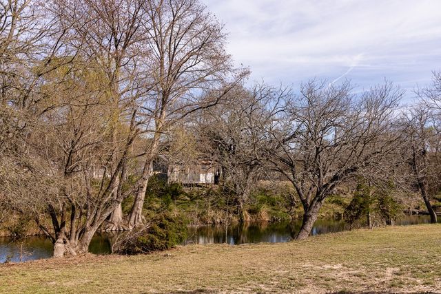 111 N Cloud Dr, Kerrville, TX 78028