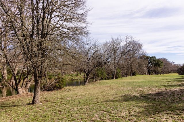111 N Cloud Dr, Kerrville, TX 78028