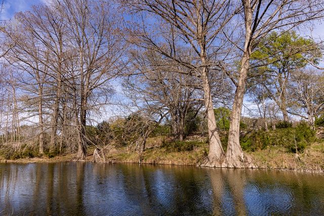 111 N Cloud Dr, Kerrville, TX 78028