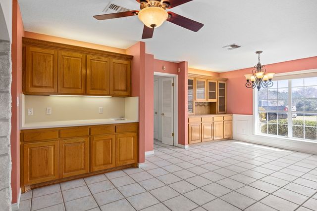 111 N Cloud Dr, Kerrville, TX 78028