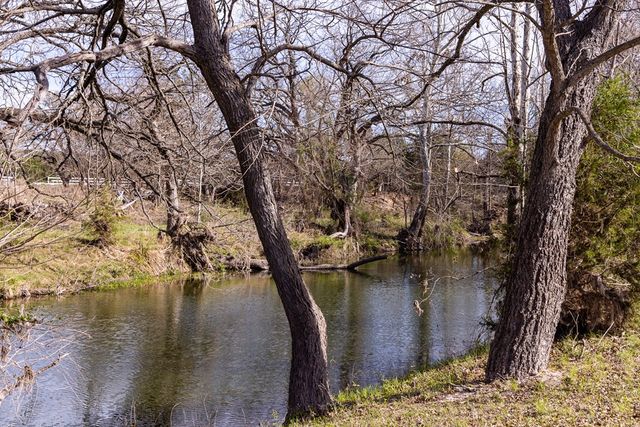 111 N Cloud Dr, Kerrville, TX 78028