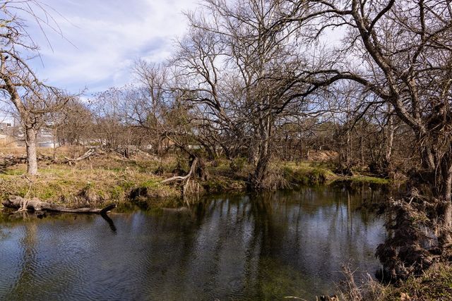 111 N Cloud Dr, Kerrville, TX 78028