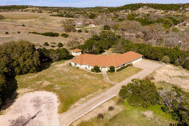 111 N Cloud Dr, Kerrville, TX 78028