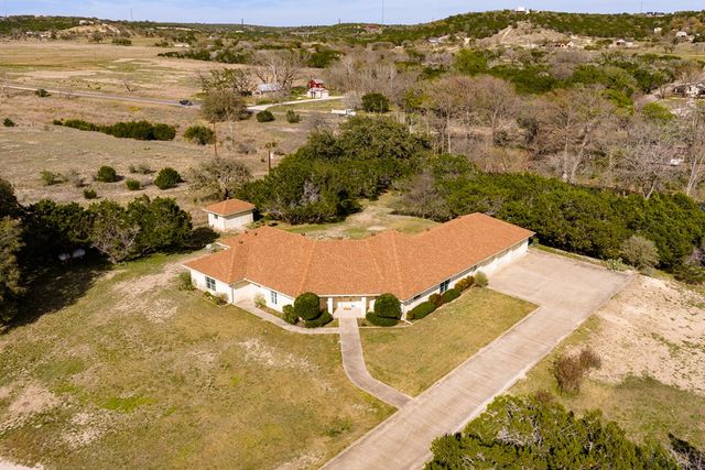 111 N Cloud Dr, Kerrville, TX 78028