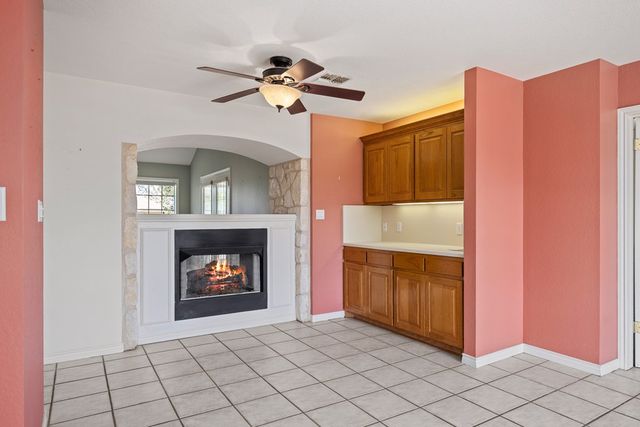 111 N Cloud Dr, Kerrville, TX 78028